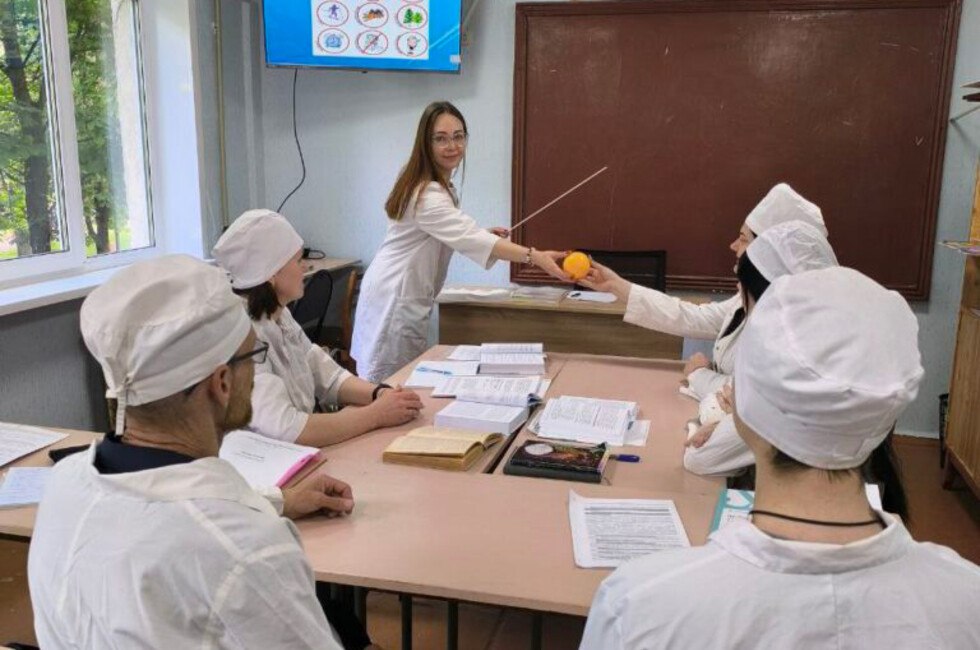 Около 10% выпускников Макеевского медколледжа продолжают учебу в медвузах  #молодежь  В колледже действует Центр карьеры, который помогает с трудоустройством и поддерживает связь с выпускниками, работающими в регионе.  Такая работа способствует профессиональному росту студентов и укреплению кадрового потенциала, рассказала   заместитель директора по воспитательной работе, ответственный секретарь приемной комиссии Яна Понедилок.  Фото: сайт Макеевского медицинского колледжа   Читать полностью    Подписаться