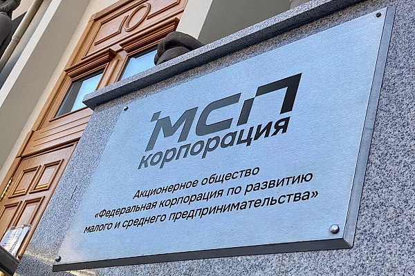 В Ижевске запустят импортозамещающее производство из никелевых сплавов для авиации судостроения и ТЭК Ижевский завод насосных комплектующих ООО ЗНАК запускает импортозамещающее производство крепежа из никелевого сплава для авиации судостроения нефтегазовой и химической промышленности Компания подала заявку в Роспатент для регистрации технологического решения по изготовлению изделий и привлекла 12 3 млн рублей по программе льготного лизинга Корпорации МСП для приобретения специализированного оборудования Это позволит автоматизировать производство в три раза увеличить годовой объем выпуска имеющихся видов крепежа а также расширить номенклатуру выпускаемой продукции Об этом сообщает AVIA RU Крепеж из никелевых сплавов ижевского завода насосных комплектующих имеет высокие антикоррозионные свойства немагнитность термостойкость и повышенную прочность что позволяет использовать его в экстремальных условиях aviaru net n288312