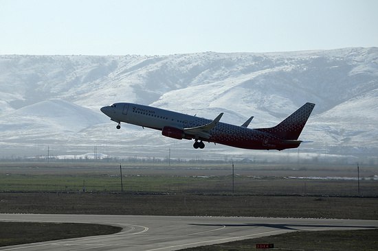 Международный аэропорт Махачкала увеличил количество рейсов в столицу Узбекистана   Теперь полеты из Дагестана в Ташкент выполняются дважды в неделю по понедельникам и четвергам Также республика связана регулярным авиасообщением с Бухарой и Ургенчем