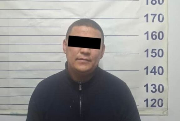 Блогера задержали за распространение видеоматериалов негативного характера Сотрудниками ГУВД города Бишкек в ходе мониторинга соцсети Facebook выявлен аккаунт под названием Жолдош Сыргаков с которого распространялись видеоматериалы негативного характера Указанные материалы могли нанести ущерб репутации руководящих представителей госорганов КР Начата доследственная проверка В ходе проверочных мероприятий установлено что владельцем страницы является гражданин Ж С 1983 года рождения При проверке гражданин Ж С не подчинился законным требованиям сотрудников милиции и выражался в их адрес нецензурной бранью В отношении него составлен протокол по статье Мелкое хулиганство после чего он водворен в ИВС 24KG Новости Кыргызстана