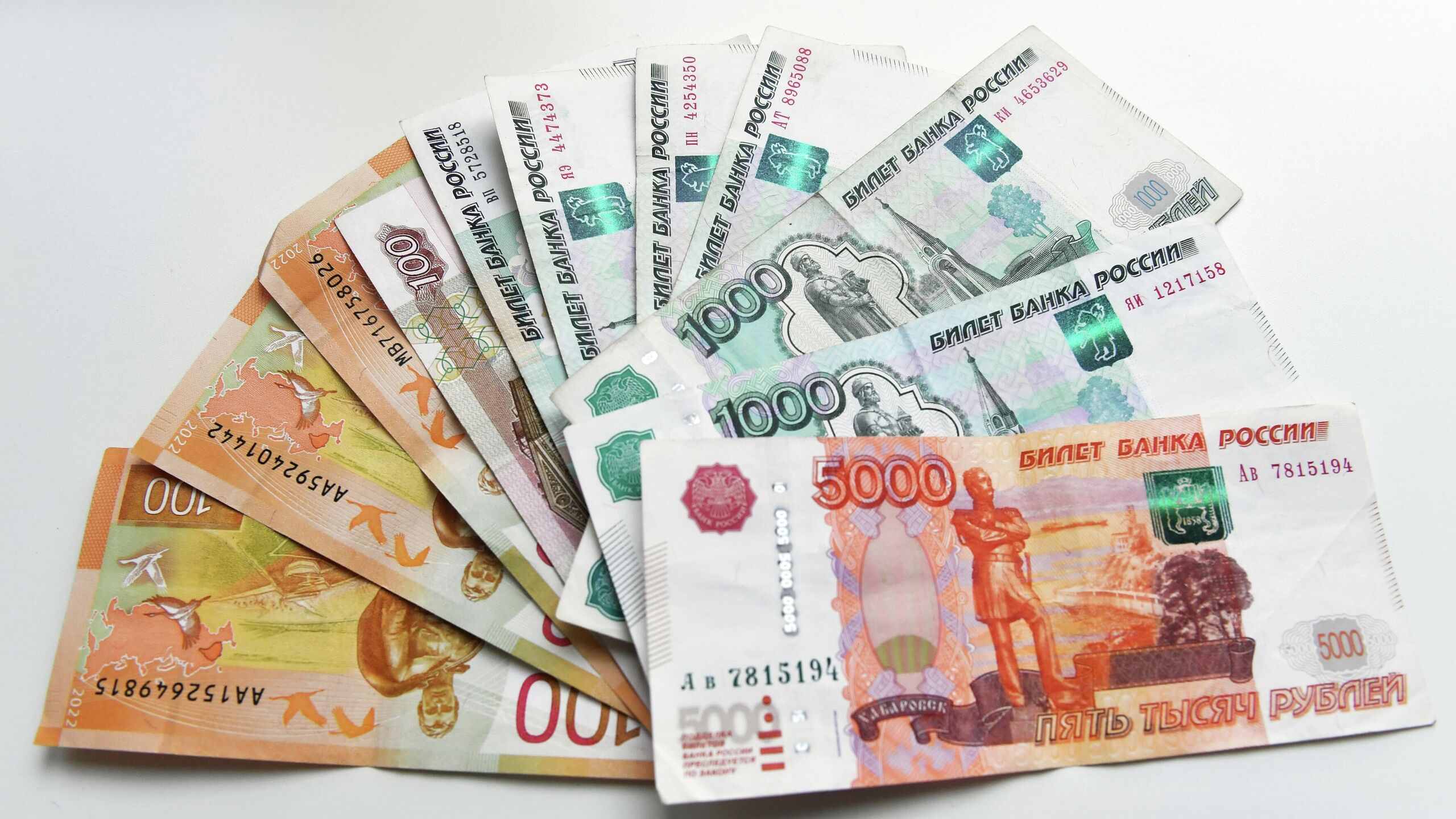 Длительное лечение режим чрезвычайной ситуации и неверные реквизиты позволят избежать ответственности за невовремя уплаченный штраф сказано в проекте постановления пленума Верховного суда РФ Суд рассматривает проект постановления по делам об уклонении от уплаты штрафа Необходимо учитывать что об отсутствии вины могут свидетельствовать обстоятельства не зависящие от его воли и препятствующие уплате административного штрафа в установленный срок которые подлежат проверке судьей при рассмотрении дела об административном правонарушении например длительное нахождение лица на стационарном лечении в состоянии не позволяющем исполнить соответствующую обязанность нахождение лица на территории где объявлен режим чрезвычайной ситуации невозможность совершения платежа в связи с неверным указанием в постановлении реквизитов либо нечитаемыми реквизитами при условии что лицом приняты необходимые меры для их уточнения сказано в проекте