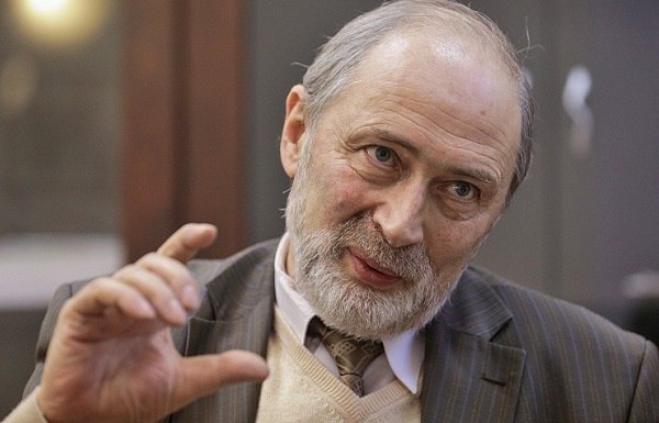 Стоит приготовиться, погода испортит отдых туристам в Краснодарском крае и на Северном Кавказе. Об этом рассказал научный руководитель Гидрометцентра России Роман Вильфанд. Ливни и сильный ветер прогнозируются на юге России в первой половине недели, кроме того, возможны условия для формирования смерчей. На реках и притоках Кубани, которые впадают в Черное море, на участке от Анапы до Магри ожидается подъем уровня воды с превышением неблагоприятных отметок. «Возможно подтопление, поэтому автомобили отдыхающие должны держать подальше от рек», – рассказал Роман Вильфанд. Не отстают и республики Северного Кавказа, там тоже много сложных явлений, связанных с тем, что потоки воздуха способствуют вынужденному подъему воздушных масс по склонам гор. Это приводит к конвекции, поэтому и в горах Дагестана, и в Ингушетии, и в Чеченской Республике, и в Кабардино-Балкарии в понедельник и вторник пройдет сильный дождь при порывах ветра до 18 м/с. Подробнее на ТурДоме.