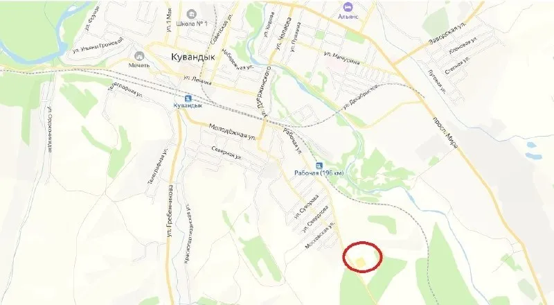 В Кувандыке готовы выделить более 25 млн рублей на проект ликвидации накопленной мусорной свалки Место ее расположения указано на карте Подрядчику нужно будет разработать проекты возможных действий которые в итоге приведут к вывозу отходов на действующий полигон с последующей рекультивацией земельного участка В настоящее время идет сбор заявок от потенциальных исполнителей После подписания контракта подрядчику нужно будет до 30 сентября провести все необходимые инженерные гидрометеорологические геологические и экологические изыскания а до 30 марта 2027 года представить уже готовые проекты Урал56 Ру в МАХ
