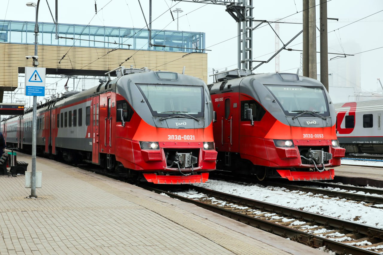 СКЖД назвала самый популярный пригородный маршрут в 2025 году Им стал маршрут Минеральные Воды Кисловодск который обслужил около 6 млн пассажиров В тройку популярных направлений также вошли Туапсе Имеретинский Курорт 5 5 млн пассажиров Ростов Таганрог 4 4 млн пассажиров skzd official