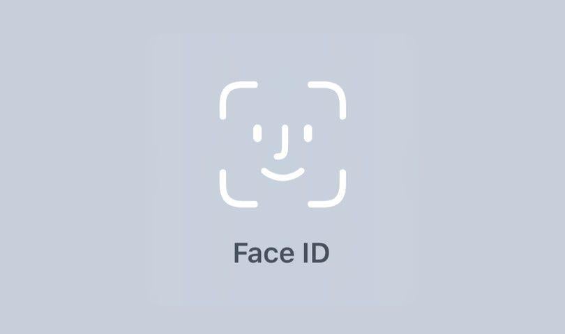 Спорим, не угадаете? Apple встроит Face ID в самый неожиданный гаджет  Авторитетный инсайдер и журналист Bloomberg Марк Гурман поделился информацией о том, что Apple «находится на ранних стадиях» разработки умного дверного звонка с системой авторизации по Face ID.  В новом выпуске бюллетеня Power On Гурман сказал, что дверной звонок будет беспроводным способом подключаться к совместимому замку с засовом, что позволит пользователям автоматически отпирать дверь с помощью Face ID. Также новый девайс Apple будет поддерживать все сторонние замки в HomeKit. Это позволит Apple предложить комплексное решение потребителям.  Скорее всего, компания сделает основной акцент на преимущества конфиденциальности и безопасности собственного умного дверного звонка. Гурман уверен, что он будет оснащен кастомным чипом Wi-Fi от Apple, который получит Secure Enclave для защиты пользовательских данных.  По словам инсайдера, релиз дверного звонка с Face ID может состояться в 2026 году. При этом в 2025 нас ждёт куча других новых устройств умного дома.