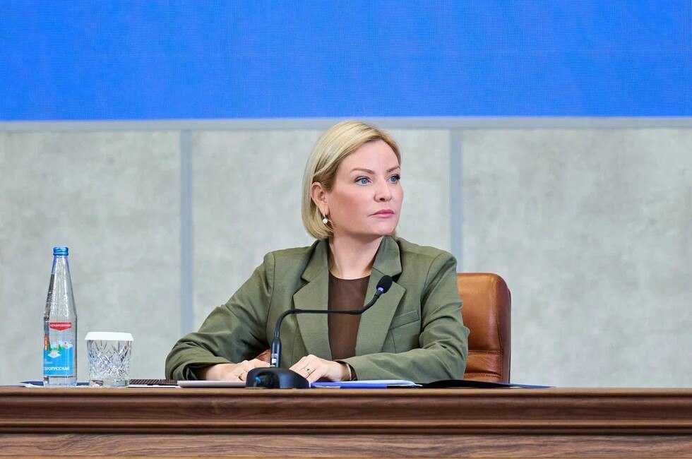 Культура в цифрах Любимова рассказала о поддержке Донбасса с 2022 года 3ГодаВместе Как сообщила глава Минкультуры РФ в интервью   за три года ведомство провело колоссальную работу по поддержке культурных учреждений исторических регионов Только за 2023 2024 годы в большие и малые дома культуры было поставлено 604 комплекта звукового оборудования а в 2023 году впервые осуществлена закупка и поставка 5 студий звукозаписи Детские школы искусств также получили поддержку в 2023 2024 годах в рамках нацпроекта Культура новыми музыкальными инструментами оборудованием и учебными материалами были оснащены 104 учреждения В текущем году оснащение ждет еще 45 школ в ДНР 19 в ЛНР 20 а также по 3 школы в Запорожской и Херсонской областях  Подпишись на нас в MAX