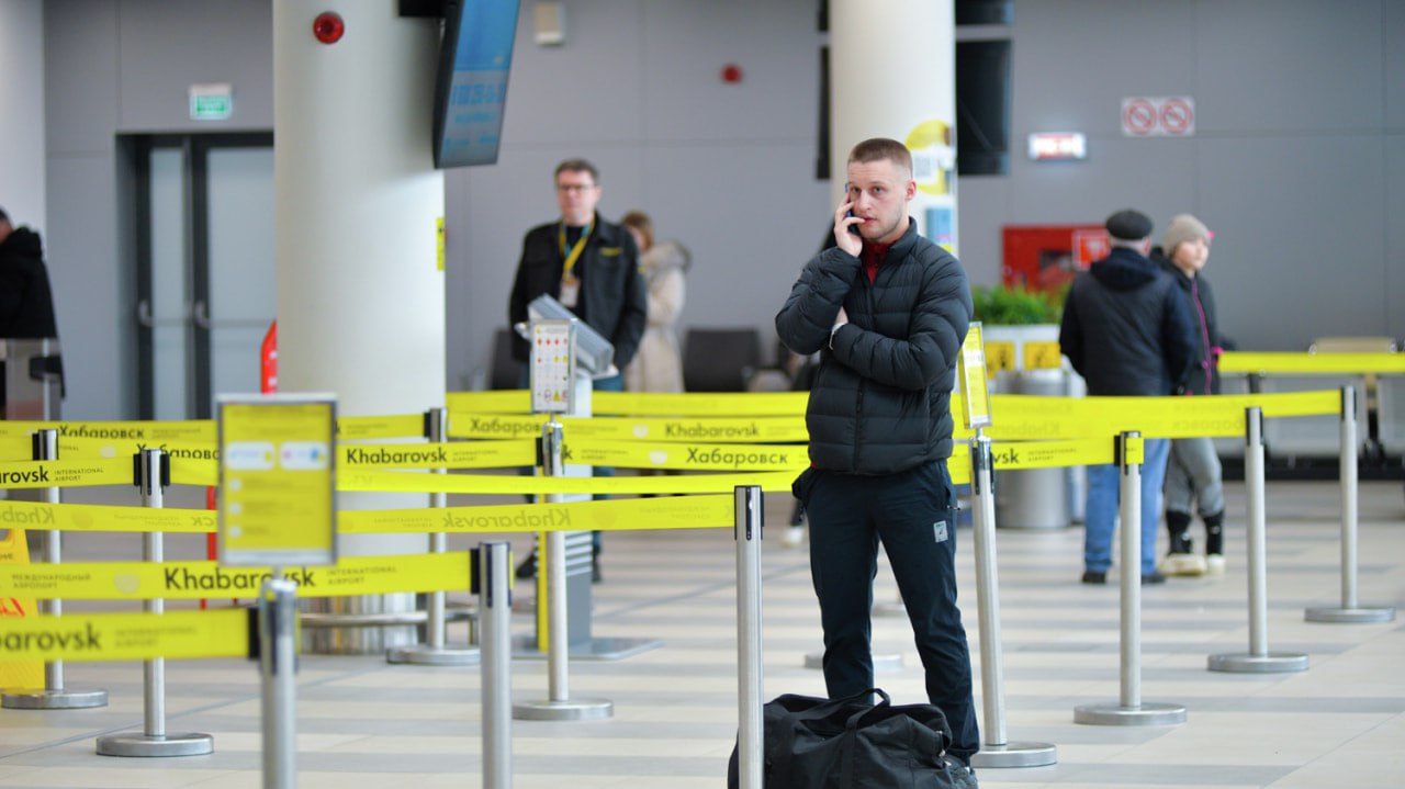 По техническим причинам летевшие в Москву хабаровчане застряли в аэропорту Рейс Хабаровск Москва запланированный на утро до сих пор не вылетел Пассажиры сообщают о многократных переносах по техническим причинам Для многих пассажиров этот срыв планов обернулся финансовыми потерями Прочитать статью полностью Подписаться на DVHAB   Написать в DVHAB