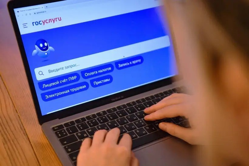 5 ноября Минцифры РФ со следующего года планирует запустить на Едином портале государственных и муниципальных услуг Госуслуги сервис по уведомлению пользователей о пропавших людях что позволит увеличить количество участников поисков сообщил глава Минцифры РФ Максут Шадаев