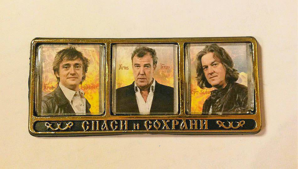 ‍  В РПЦ рассказали, какие иконы нужны в машине «для безопасности» на дороге  Протоиерей Ильяшенко посоветовал установить в автомобиле триптих с изображением Спасителя, Богородицы и Николая Чудотворца, а ещё дополнительно икону святого, «к которому обычно молишься».  «Все святые готовы нам помогать — дело в нашей вере. Можно выбрать тех, кто ближе тебе по сердцу», — отметил священник.