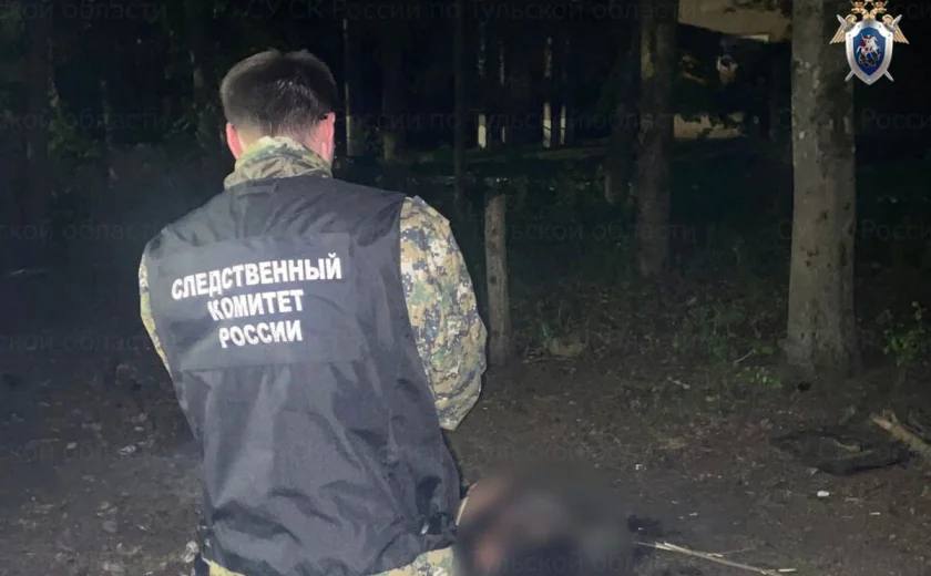 В Богородицке женщина зарезала сожителя — возбуждено уголовное дело Как сообщили в СК, трагедия произошла вечером 19 мая на улице 30 лет Победы. По предварительной информации, между сожителями произошла ссора, в ходе которой женщина ударила мужчину ножом в живот. От полученной раны он скончался на месте. Следователи Богородицкого межрайонного отдела осмотрели место происшествия, допросили свидетелей и назначили необходимые экспертизы. Подозреваемая задержана, ей предъявлено обвинение по статье «Убийство». В ближайшее время суд решит вопрос о мере пресечения. Источник Тульская пресса