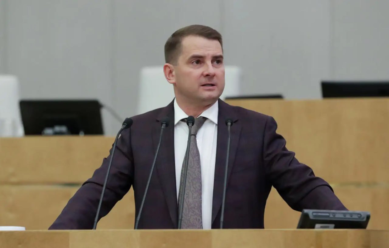 Эксперты Института экономики РАН утверждают что пенсионная реформа 2018 года не справилась со своей главной задачей сократить темпы прироста числа пенсионеров в России Может ли это означать новое повышение пенсионного возраста в стране Ридусу рассказал депутат Госдумы Ярослав Нилов Не то чтобы законопроектов обсуждений на эту тему никаких нет предложений не поступало О снижении пенсионного возраста для отдельных категорий да Не нужно пугать людей сказал парламентарий Ридусу   www ridus ru n 739982 ridusnews