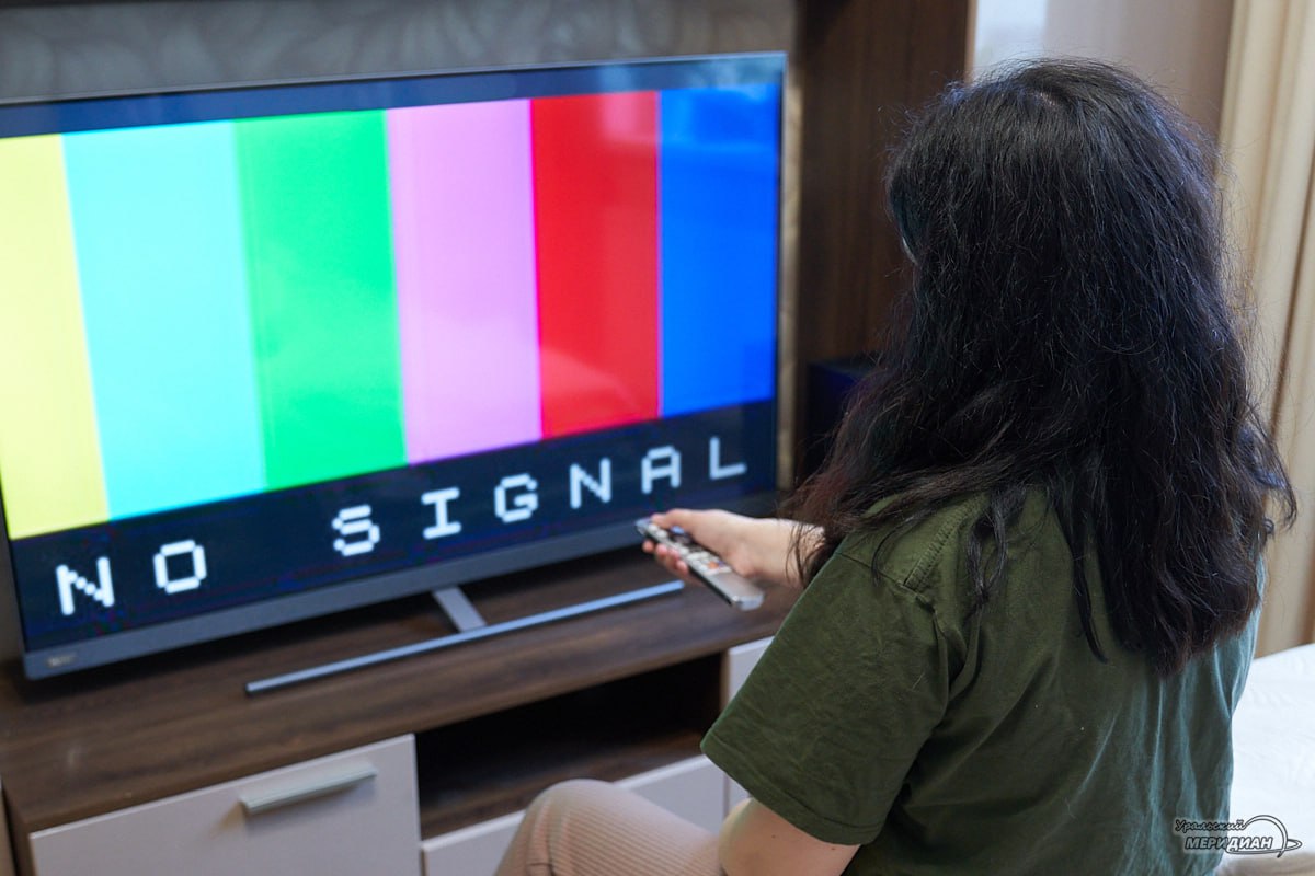 Почти 40 челябинцев больше не смотрят телевизор 38 экономически активных жителей Челябинска полностью отказались от ТВ показало исследование SuperJob 27 октября 25 ноября Среди тех кто продолжает смотреть лидируют художественные фильмы 25 Далее новости 18 следом сериалы и документалистика по 13 Развлекательные шоу набрали 10 спорт и аналитика по 9 Мужчины чаще выбирают спорт и аналитику но и отказываются от ТВ тоже чаще Рекордный уровень непросмотра у молодёжи 52 в группе 18 25 лет против 27 среди старше 45 Подписаться на Уральский меридиан