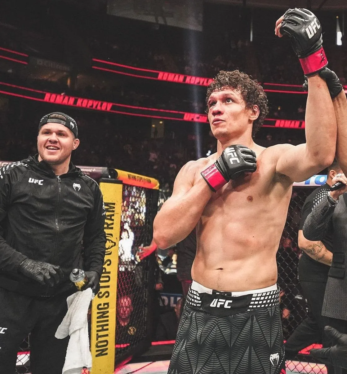 Роман Копылов одержал победу над Марко Тулио единогласным решением на турнире UFC328