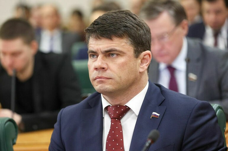 Низкоорбитальная спутниковая система Рассвет Россия планирует масштабный запуск низкоорбитальной спутниковой группировки Рассвет Этот проект станет отечественным ответом на Starlink и обеспечит доступ к интернету в удаленных регионах Рассвет предоставит стабильный и доступный сигнал что важно для огромных территорий РФ Включает множество спутников первая часть уже на орбите Полноценный запуск планируется до 2027 года Сергей Боярский глава Комитета Госдумы отметил что проект может быть предложен союзникам России