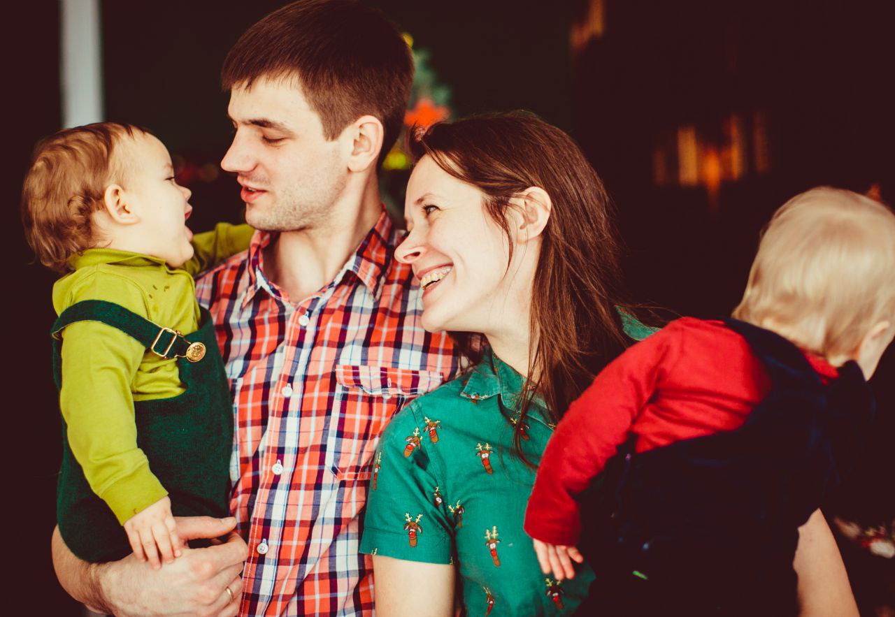 Начиная с будущего года семьи в Краснодарском крае будут иметь право на региональный материнский капитал при рождении третьего четвертого и следующих детей Как сообщил губернатор Вениамин Кондратьев сумма выплаты будет равна 167 тысячам рублей До этого возможность получить такую поддержку предоставлялась лишь единожды Также обсуждается возможность расширения сфер в которых разрешается использовать материнский капитал В настоящее время средства можно направлять на улучшение жилищных условий проведение газификации оплату образования и медицинской реабилитации детей Югополис Прислать фото или видео