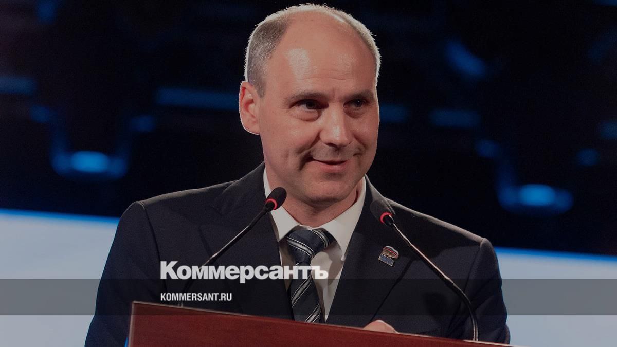 Избирком Свердловской области зарегистрировал кандидатом на должность главы региона врио губернатора Дениса Паслера.  Сегодня он получил удостоверение кандидата в губернаторы.   Напомним, Паслер выдвинулся на выборы от «Единой России». Сами выборы пройдут в Единый день голосования в сентябре.