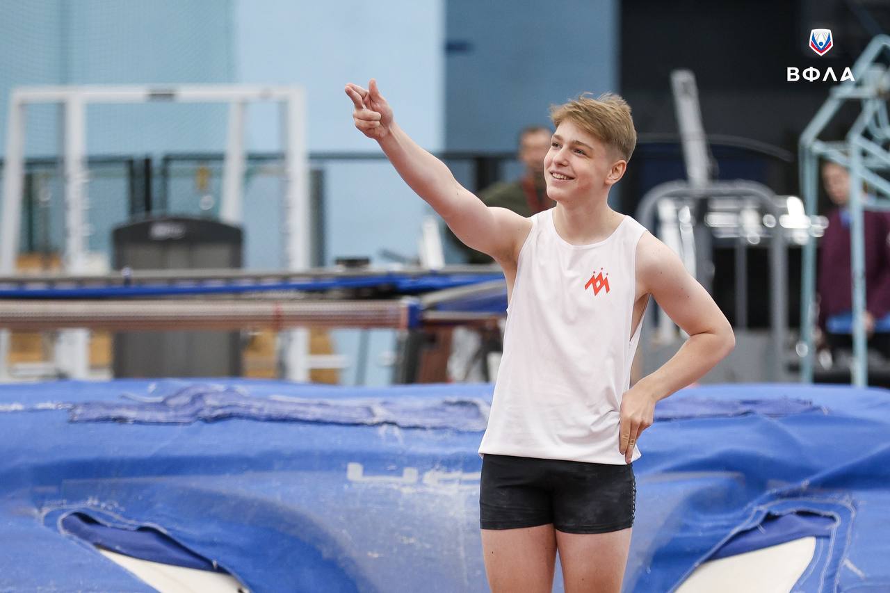 Уже в эту субботу в Москве пройдёт Кубок ГБУ ДО МГФСО среди юношей и девушек до 16 лет U16 6 декабря юные легкоатлеты соберутся в столице на Всероссийских соревнованиях Кубок ГБУ ДО МГФСО чтобы обновить личные рекорды и побороться за медали на дорожке и в секторах В программе бег 60 м 400 м 800 м 60 м с б прыжки с шестом в высоту в длину толкание ядра Заявки на участие можно подать через ЕИС ВФЛА Полная программа турнира опубликована на сайте Важно Все спортсмены тренеры и представители обязаны заранее пройти образовательные антидопинговые онлайн курсы на сайте РУСАДА или European Athletics I Run Clean и загрузить сертификат в ЕИС ВФЛА Следим за молодёжью впереди яркие старты и ещё одни насыщенные выходные Подписывайтесь на Telegram канал ВФЛА Отдать свой голос за канал ВФЛА