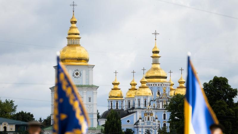 Швейцария выделит 5 млрд франков на восстановление Украины Швейцария выделяет 5 млрд франков около 6,26 млрд долларов на восстановление Украины. Об этом в своем Телеграмм- канале сообщил президент Владимир Зеленский по итогам встречи с председателем Национального совета Швейцарии Майей Риникер, которая прибыла с визитом в Киев, передает aa.com.tr.