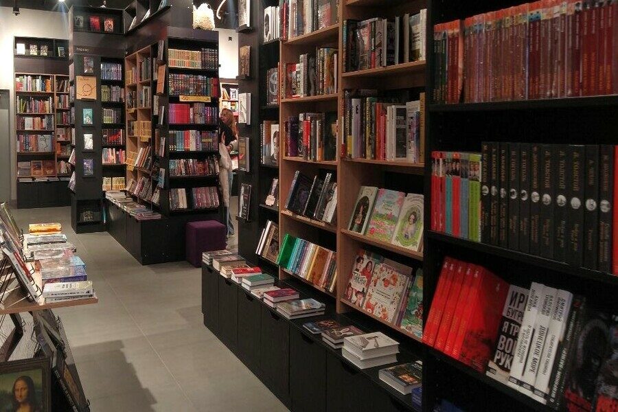 Во всех книжных магазинах Новосибирска срочно изъяли один роман Стивена Кинга В новосибирских книжных магазинах исчезла одна из самых известных книг американского писателя Стивена Кинга Infopro54 выяснил что книги не были раскуплены магазины убрали их в один день по предписанию Подробнее читайте по ссылке     INFOPRO54 Фото Infopro54