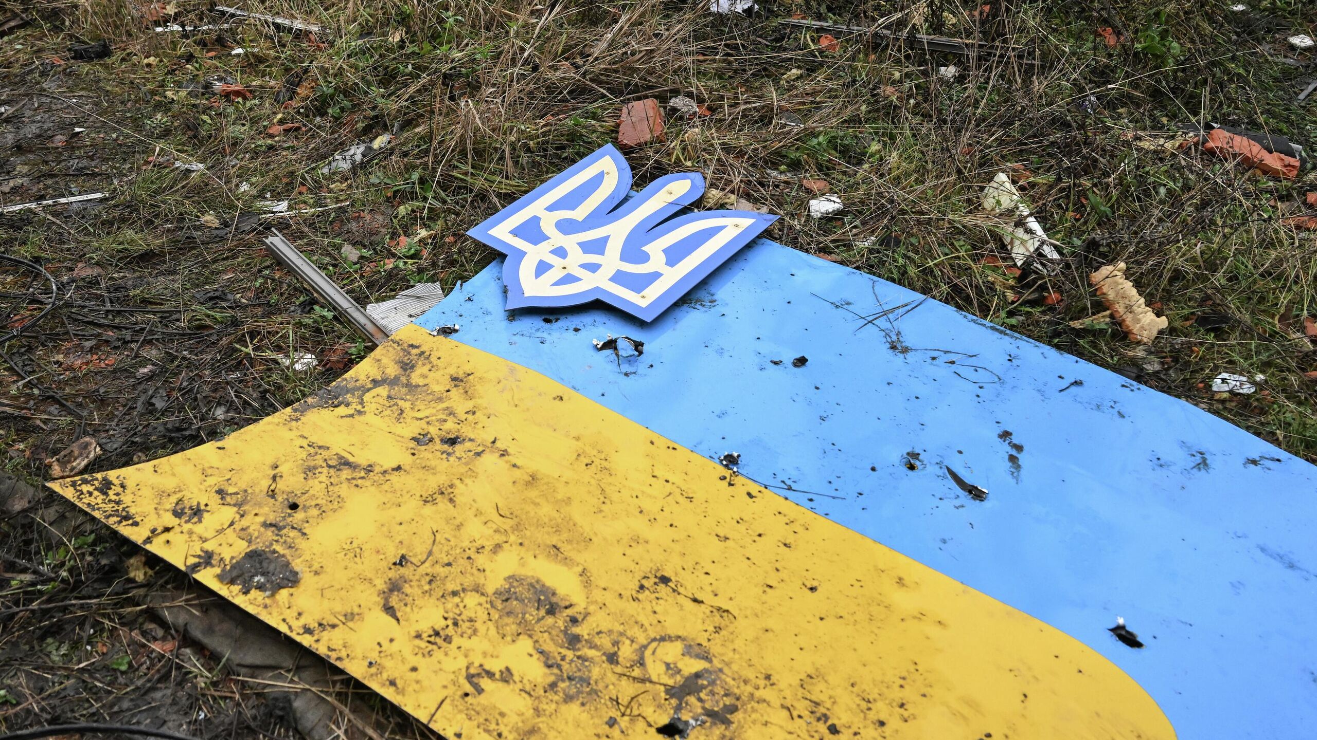 В Евросоюзе рассматривают возможность отказа Киева от территорий ради ускоренного вступления Украины в ЕС пишет Die Welt Дипломаты в Брюсселе уверены очевидно что Зеленскому нужно реально весомое предложение чтобы убедить украинское общество принять территориальные уступки в интересах России Поэтому ЕС может согласиться на ускоренное вступление Украины говорится в публикации В материале указали что Украине может быть предложено своего рода вступление в Евросоюз в рассрочку до того как все критерии для членства будут достигнуты Как отмечали в Кремле США признали что без решения территориального вопроса по формуле согласованной на саммите на Аляске рассчитывать на долгосрочное урегулирование не стоит ВСУ должны выйти из Донбасса это важное условие Москвы