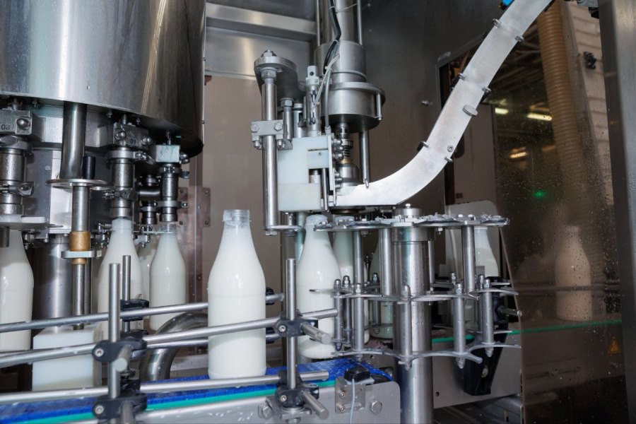 Производство разливной кисломолочной продукции ускорили на заводе в Новокузнецке Участие в проекте «Производительность труда» нацпроекта «Эффективная и конкурентная экономика» позволило новокузнецкой компании «Родная земля» на 26% сократить время протекания процесса и на 30% в час увеличить выработку ряженки, кефира, простокваши, ацидофилина, снежка и питьевых йогуртов. Ожидаемый экономический эффект от улучшений составит около 7 млн рублей в год. Средства предприятие сможет направить на улучшение условий труда, повышение зарплат сотрудников или расширение производства.