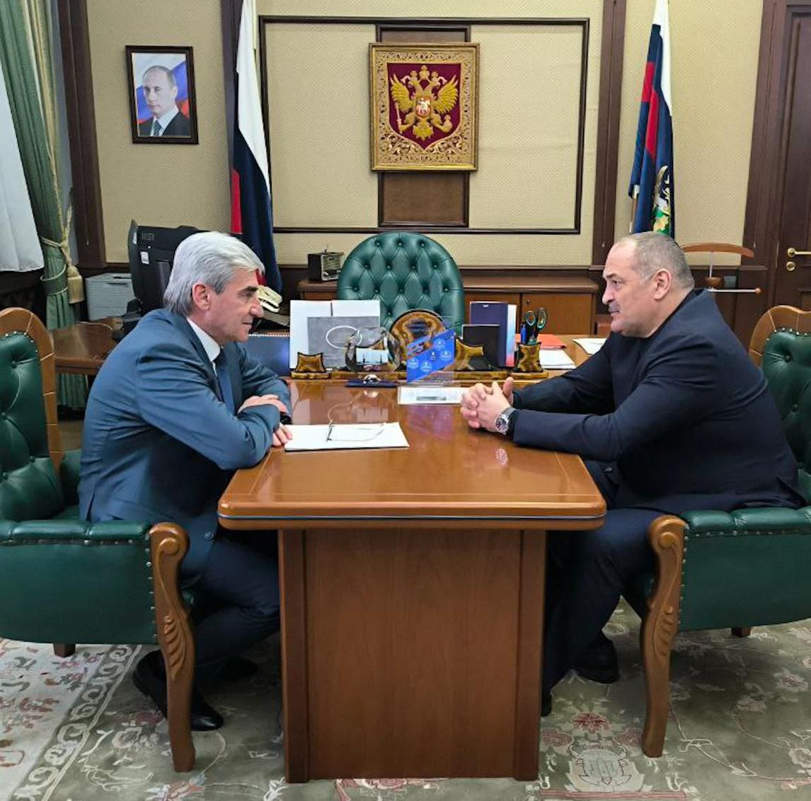 Руководитель Федеральной службы по экологическому технологическому и атомному надзору Александр Трембицкий встретился с Главой Республики Дагестан Сергеем Меликовым Обсуждались вопросы прохождения осенне зимнего периода выполнение поручения Президента по догазификации регионов а также реализация проектов по строительству и реконструкции объектов находящихся под федеральным государственным строительным надзором Ростехнадзор Дагестан
