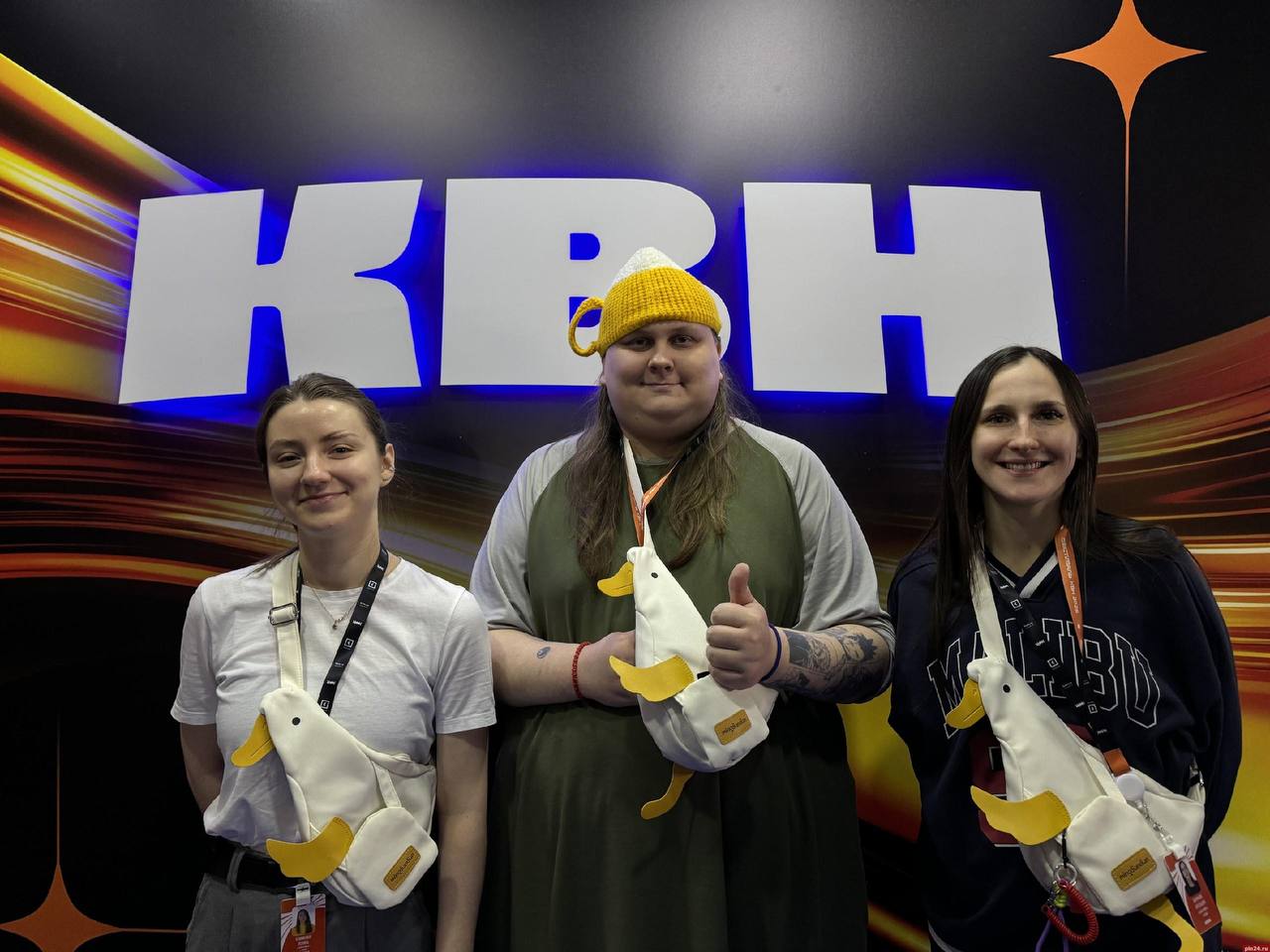 Псковская команда КВН Камбаламба примет участие в фестивале КиВиН 2026 Псковская команда КВН Камбаламба прилетела в город Сочи для участия в 37 м ежегодном международном фестивале КиВиН 2026 Открытие фестиваля прошло 16 января и продлится до 27 января Он будет состоять из двух туров Выступления в первом туре проходят с 17 по 23 января Второй тур с 25 по 27 января В какие дни будет выступать Камбаламба пока неизвестно По результатам первого тура станут известны названия команд прошедшие во второй а по прошествии обоих туров 27 го января результаты На фестиваль традиционно приезжают команды со всей России и не только В этом году количество команд приехавших на фестиваль превышает 500