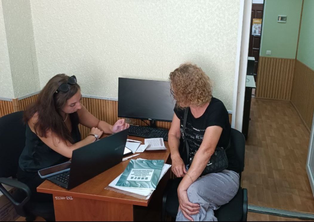 Специалисты центра «Мой бизнес» провели консультацию для предпринимателей Голопристанского округа В ходе приема специалисты центра проконсультировали начинающих предпринимателей и самозанятых по актуальным мерам поддержки малого и среднего бизнеса, а также рассказали о государственной социальной помощи на основе социального контракта. Проведение подобных встреч позволяет не только донести информацию о существующих мерах поддержки и возможностях для развития бизнеса в регионе, но и совместно обсудить и разобраться в существующих проблемах и определить новые возможности для взаимодействия. Программа выездных консультаций мобильного офиса центра «Мой бизнес» реализуется в рамках реализации федерального проекта «Малое и среднее предпринимательство и поддержка индивидуальной предпринимательской инициативы». Все консультации для предпринимателей — БЕСПЛАТНО! #ГолаяПристаньСегодня #Голопристанскийокруг Подписаться во ВКонтакте Подписаться в Одноклассниках
