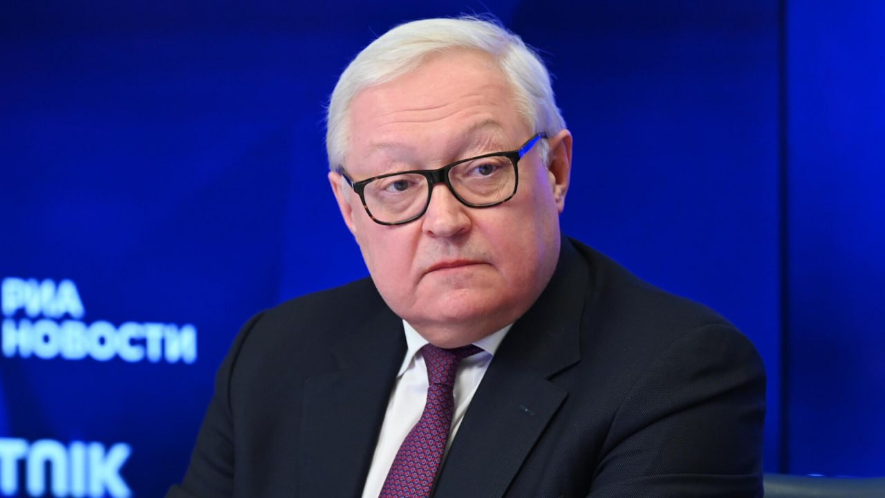 Россия готова к серьезному диалогу с Украиной Об этом заявил замглавы МИД РФ Сергей Рябков. Другие заявления: Темой возможной встречи в Стамбуле по Украине станет вопрос о том, как обеспечить надежное устойчивое урегулирование конфликта; Делать прогнозы о перспективах переговоров в Стамбуле преждевременно; Должны быть признаны реалии на земле, в том числе вхождение новых регионов в состав России; Москва сомневается в договороспособности Киева, это может быть препятствием в диалоге.