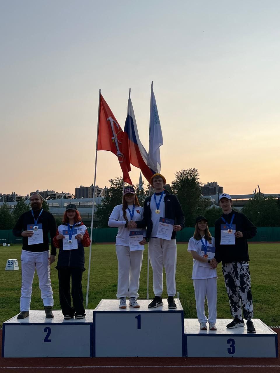 ЧЕМПИОНАТ САНКТ-ПЕТЕРБУРГА На площадке СК «Приморец» состоялся чемпионат Санкт-Петербурга по стрельбе из лука. Воспитанники СШОР «Комплексная школа высшего спортивного мастерства» показали отличные результаты. Среди мужчин в дисциплине «классический лук» весь пьедестал заняли спортсмены «КШВСМ», соответственно, - Николай Быстров, Виталий Павлов и Тимур Мулякаев. В женских соревнованиях, в этой же дисциплине, Анастасия Летяйкина удостоена серебряной медали. В дисциплине «блочный лук» среди мужчин весь комплект медалей также завоевали стрелки Школы: Иван Канискин - чемпион Санкт-Петербурга, Александр Агранов - серебряный призёр, Александр Полосухин финишировал с третьим результатом. Среди женщин в «блочном луке» равных не было Татьяне Казанцевой. В активе Киры Мочаловой - награда серебряного достоинства. #МыСпортивныйПетербург #СпортивнаяСтолица #ЧемпионатСанктПетербурга #СтрельбаИзЛука