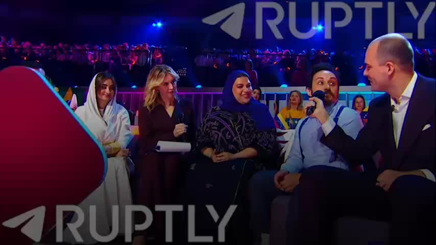 Дана Аль Мир из Катара получила балалайку на Интервидении