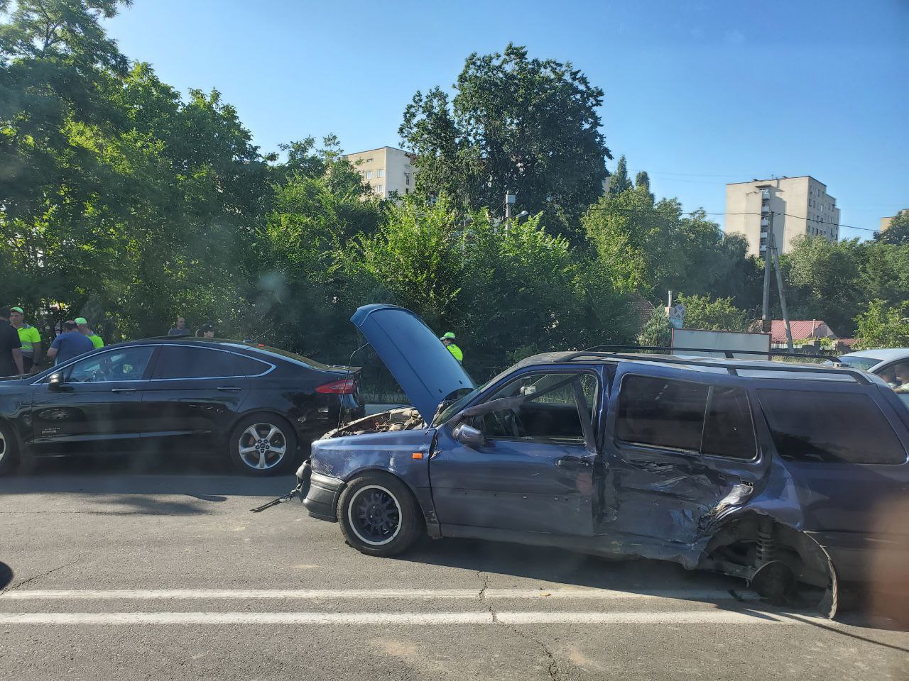 ДТП у Колкотового рынка в Тирасполе. Столкнулись две машины. ГАИ уже на месте. Ждем подробностей.