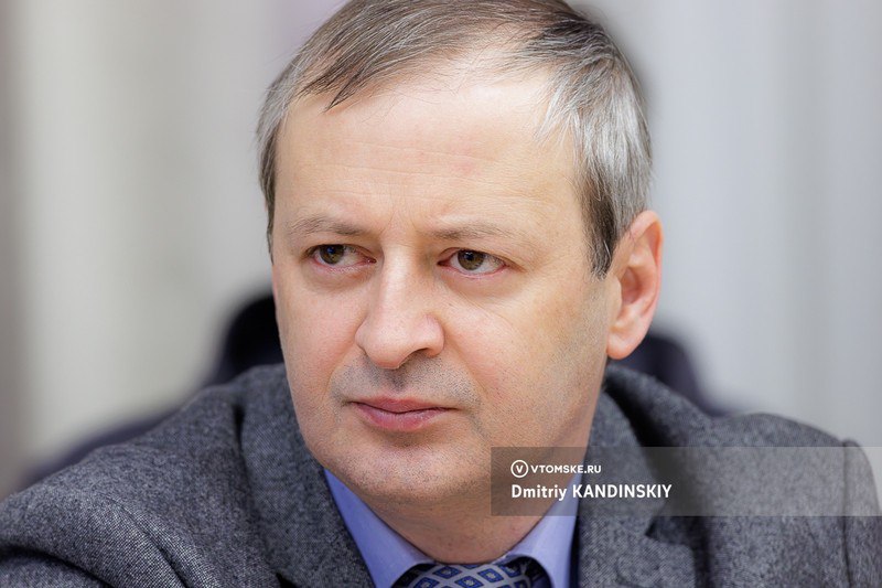 Начальник департамента здравоохранения Томской области уходит в отставку Завершаю важный этап своей жизни ухожу с поста начальника департамента здравоохранения Томской области Сегодня мой последний рабочий день сообщил Роберт Фидаров 10 февраля добавив что он переходит на другую работу Фидаров возглавил департамент здравоохранения Томской области в октябре 2022 года Большую часть медицинской карьеры он работал в сфере стоматологии В 2017 2020 годах был директором санаториев Ивушка Мыс Видный и Черноморье компании РЖД Здоровье в Сочи С 2020 года и до приезда в Томск Фидаров работал заместителем главного врача по стоматологической работе ЦКБ АО РЖД Медицина в Москве главой всей стоматологической службы РЖД томск новоститомска Прислать новость   Подписывайся на vtomske ru