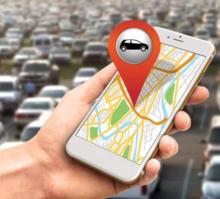 Житель Ангарска оштрафован за слежку за женой с помощью GPS трекера Ангарский городской суд вынес обвинительный приговор 43 летнему местному жителю Мужчина признан виновным в незаконной установке GPS трекера на автомобиль своей супруги Как установил суд он приобрел устройство без лицензии через интернет и установил его под бампером машины без ведома женщины Местоположение автомобиля он отслеживал через мобильное приложение Подсудимый полностью признал вину по статье 138 1 УК РФ и согласился на особый порядок суда Учитывая положительную характеристику наличие несовершеннолетнего ребенка на иждивении и отсутствие судимости суд назначил ему наказание в виде штрафа в 30 000 рублей с рассрочкой платежа Приговор вступил в законную силу