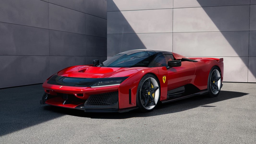 В конюшне Ferrari новый «жеребец». Представлен 1200-сильный Ferrari F80, объявлена цена  Ferrari представила новейший суперкар F80, который будет выпущен ограниченной серией в 799 единиц со стартовой ценой в 3,6 миллиона евро. Поставки начнутся в начале 2026 года.  В этом суперкаре используется шасси из углеродного волокна, адаптивная подвеска, активное антикрыло, задний диффузор, передний спойлер, S-образный воздуховод. Конструкция позволяет генерировать прижимную силу 1000 кг.