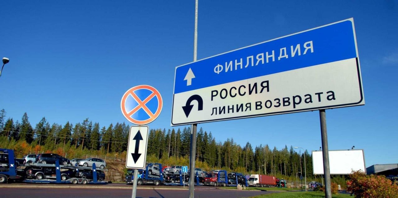 Туризм в восточной Финляндии под угрозой на фоне отсутствия россиян, пишет финское издание Yle. Источник Yle рассказал, что сейчас из-за закрытых с РФ границ туристов в Финляндию пытаются привлечь из Центральной Европы, но это не приносит особых результатов. «Многие туристические компании в Восточной Финляндии находятся в бедственном положении, потому что российские туристы больше не приезжают в этот район», — говорится в статье. Помимо этого, возникают другие сложности, в частности, из-за низких продаж туроператоры отменяют чартерные программы в такие туристические города как Савонлинна. А некоторые представители турбизнеса и вовсе прекратили свою деятельность. В прошлом месяце Европарламент отклонил петицию об открытии наземной границы Финляндии с Россией. Напомним, все КПП на границе России и Финляндии закрыты с декабря 2023 года.
