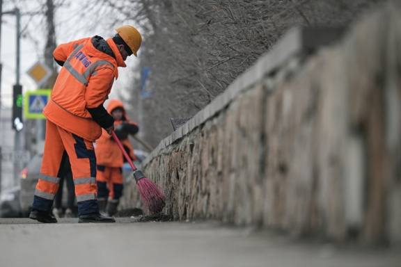 МВД России планирует ужесточить требования к генподрядчикам по соблюдению порядка привлечения мигрантов В чем суть В рамках реализации Концепции государственной миграционной политики Российской Федерации на 2026 2030 годы ведомством подготовлены изменения в законодательстве устанавливающие обязанность генеральных подрядчиков на объектах строительства соблюдать ряд условий при привлечении иностранных работников а также административную ответственность за неисполнение данной обязанности К таким условиям относятся соблюдение ограничений на осуществление отдельных видов деятельности наличие у иностранного гражданина патента или разрешения на работу Кроме того иностранный гражданин не должен состоять в реестре контролируемых лиц Законы стройки в MAX