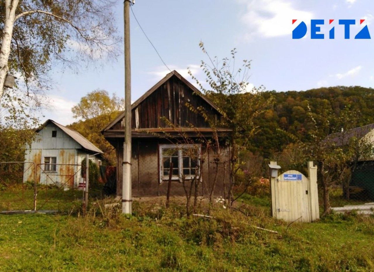 В России проведут масштабную инвентаризацию бесхозного имущества В Совете Федерации приняли решение о полной проверке бесхозяйных объектов недвижимости и коммунальной инфраструктуры по всей стране. Основная часть таких объектов была построена до 1992 года и формально числится за муниципалитетами, но фактически не учтена. Особое внимание уделят новым регионам - ДНР, ЛНР, Запорожской и Херсонской областям, где вопрос бесхозного имущества стоит наиболее остро. Власти намерены уточнить правовой статус таких объектов и создать единую систему их учета.