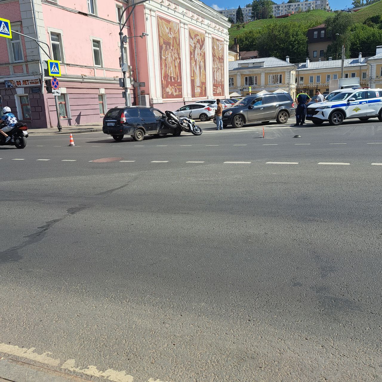 Очевидцы сообщают о серьезной аварии с участием мотоцикла на Нижне-Волжской набережной   Подробности уточняются.    Соцсети    Прислать новость