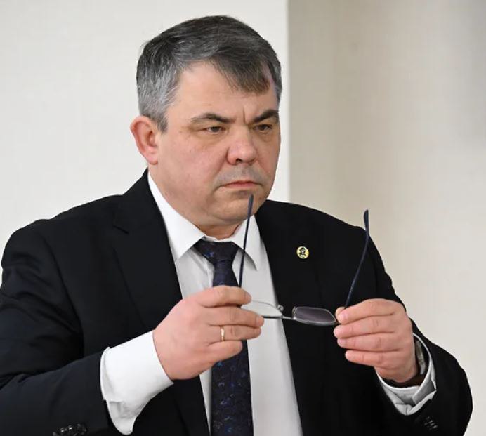 Ректором Новосибирского государственного университета выбран Дмитрий Пышный его кандидатуру наблюдательному совету НГУ предложил министр науки и высшего образования России Валерий Фальков Действующий ректор Михаил Федорук занимал эту должность более 10 лет и ушел в отставку по достижении предельного возраста Дмитрий Пышный окончил НГУ с 2017 по 2022 годы руководил Институтом химической биологии и фундаментальной медицины СО РАН Дмитрий Духанин Коммерсантъ  Подписывайтесь на Ъ Сибирь