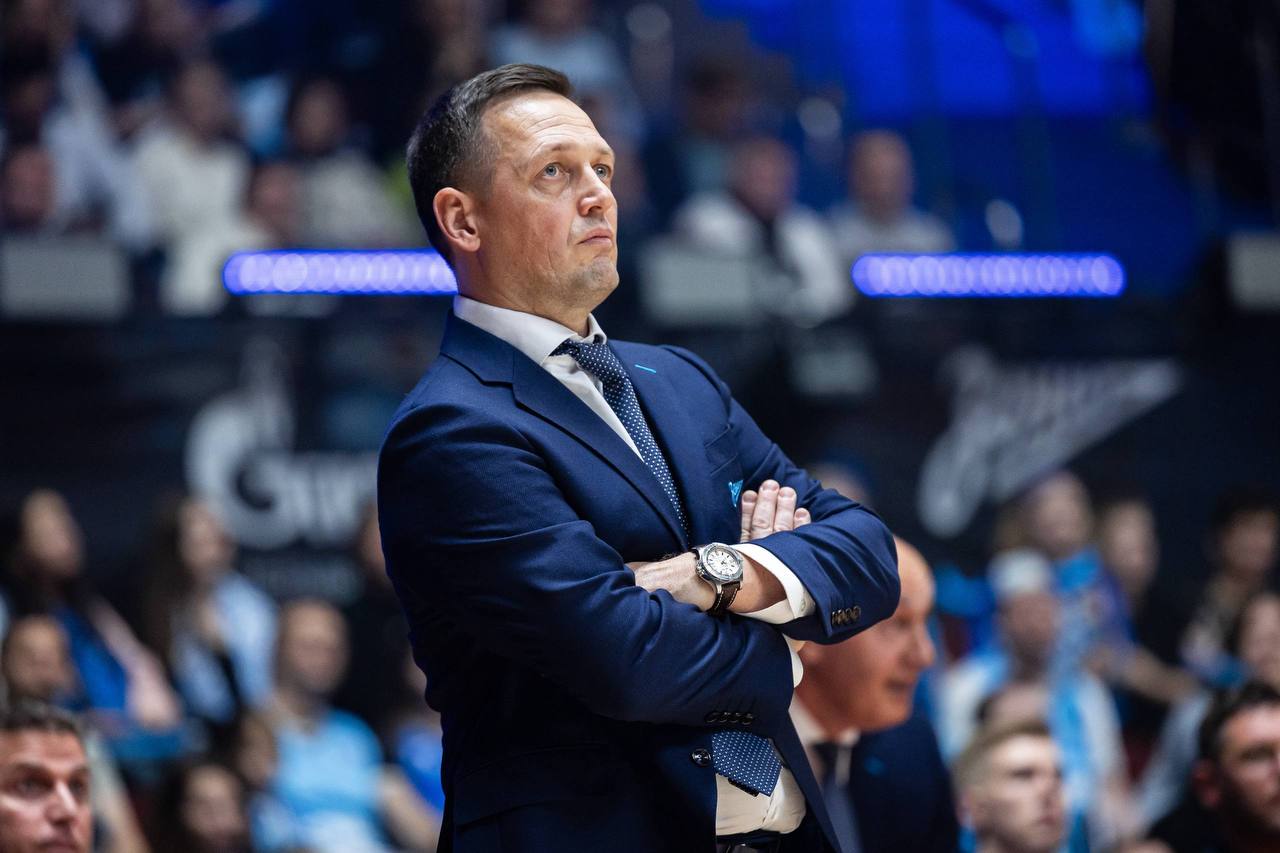 Зенит по соглашению сторон расторг контракт с главным тренером Александером Секуличем Также было прекращено сотрудничество с его ассистентами Юрицей Жужой и Йернеем Валентинчичем Подписывайтесь на РИА Новости Спорт в MAX