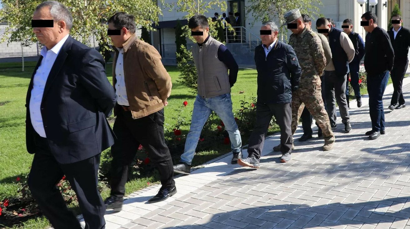 Каждого из вас отправлю в тюрьму глава ГКНБ на совещании перед задержанием чиновников В Кыргызстане на совещании под председательством главы ГКНБ Камчыбека Ташиева в Бишкеке арестовали 24 госслужащих по подозрению в коррупции   Прислать новость