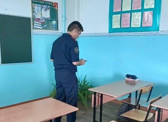 Уголовное дело возбудили по факту нападения подростка на одноклассника в Зиме Юноша обвиняется в покушении на убийство Читать подробнее на сайте