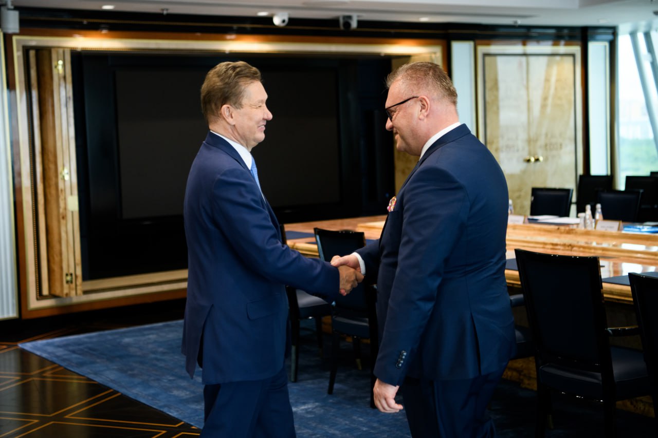 ПМЭФ-2025: состоялась рабочая встреча Алексея Миллера и Председателя Правления, Генерального директора компании SPP Словакия Войтеха Ференца. На встрече были рассмотрены вопросы поставок российского газа в Словакию. Справка –