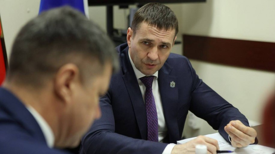 Поддержка участников СВО, ремонт соцобъектов, догазификация: Дмитрий Демешин провёл личный приём Губернатор Хабаровского края провёл очередной личный приём граждан. Как отметил Дмитрий Демешин, «вопросы у всех разные, но для каждого обратившегося — первоочередные, а для власти это — безоговорочное целеуказание». Фото: Антон Шевченко / Пресс-служба Правительства Хабаровского края. Подробнее на сайте "Вести. Хабаровск"