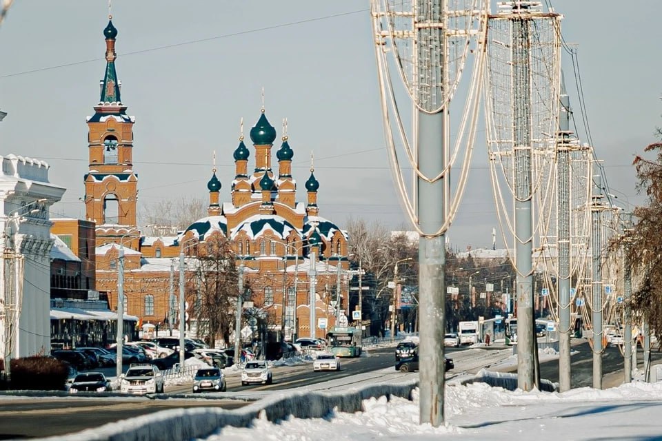 В Челябинске по итогам 2025 года выбросы загрязняющих веществ сократились на 48 в сравнении с объемом 2017 года Об этом заявил Алексей Текслер на координационном совете при губернаторе по вопросам экологии Совещание с общественниками проходит сегодня в Миассе По федеральному проекту Чистый воздух также снизились выбросы в Магнитогорске В 2025 году в атмосферу города было выброшено на 23 5 вредных веществ меньше по отношению к объему 2017 года Также Алексей Текслер сообщил что эти города больше не являются неблагоприятными   Подписаться на chelkp Мы в MAX