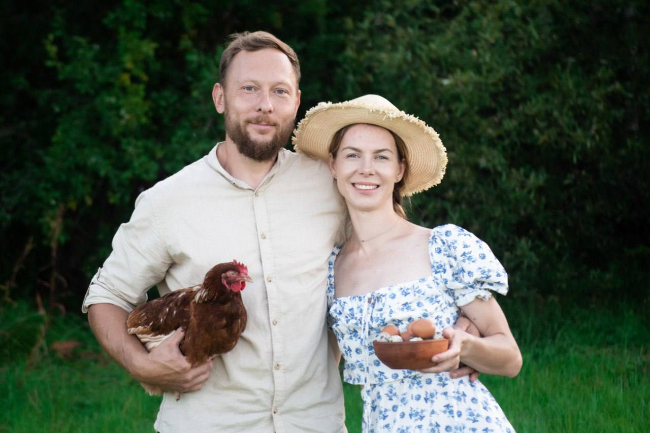 В Бурятии определили победителей ещё двух грантов для фермеров Помимо Агромотиватора для участников СВО 2 декабря прошли отборы на гранты для развития семейных ферм и сельхозкооперативов На участие в гранте на семейную ферму было подано 5 заявок В связи с недостаточным объемом финансирования грант выиграли четыре претендента получивших наивысший балл Победители Лютаев Геннадий Владимирович Санжиев Буинто Жамсуевич Бальчиндоржиев Солбон Минжирдоржиевич Цыренжапов Жаргал Пурбоевич В конкурсе для СПОК из двух претендентов выиграл кооператив Облепиха 03 Он получит 10 млн рублей на модернизацию Таким образом с учётом других грантовых программ общая поддержка АПК республики в этом году превысила 160 млн рублей Минсельхоз ТГ канал Минсельхоз MAX