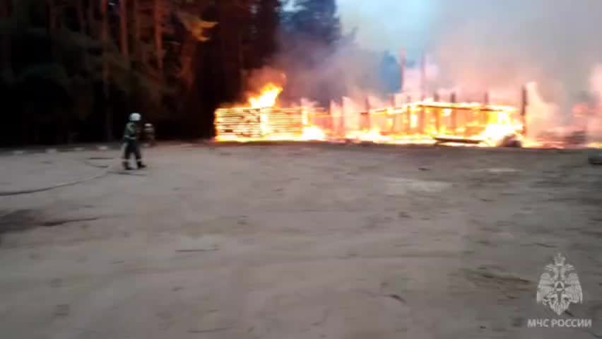 Пожар в клубе 'Хлыновская застава' в Порошино ликвидирован без пострадавших