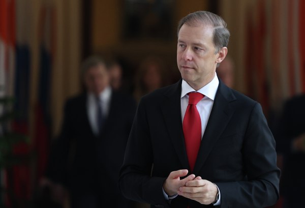 Денис Мантуров анонсировал создание способного разгоняться до 400 км ч электропоезда Он появится в стране к 2028 году заявил первый вице премьер России Главный технологический прорыв в отрасли связан с разработкой электропоезда способного разгоняться до 400 км час подчеркнул он выступая в рамках программы 100 проектов будущего России Подписаться на Говорит Москва Telegram VK MAX