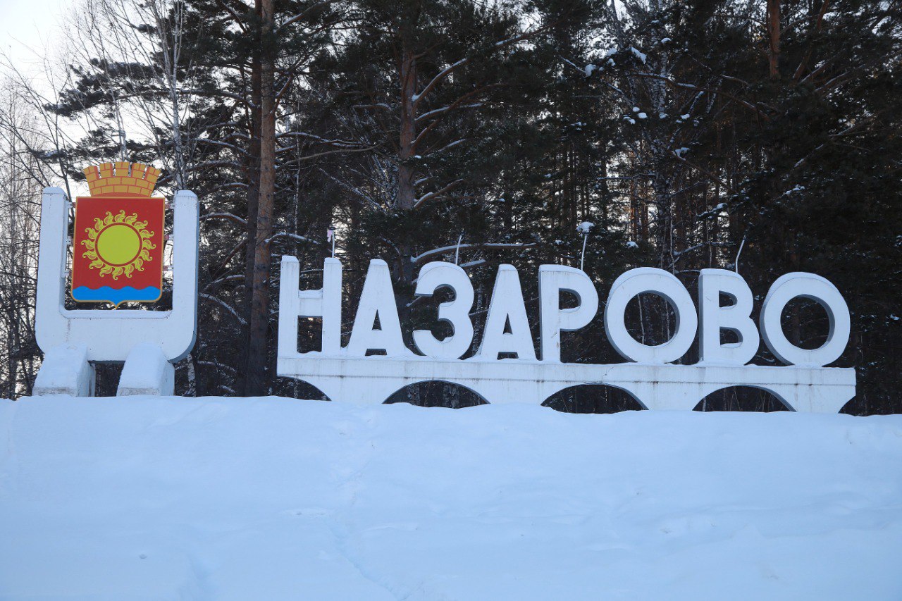 Бывшего главу города Назарово Владимира Саара задержали его подозревают в получении взяток в особо крупных размерах на общую сумму в 3 5 миллиона рублей от компании ПромСтрой По предварительной версии в 2023 2024 годах бывший руководитель договорился с гендиректором ПромСтроя о том что за лоббирование интересов на торгах нужно доплачивать Он давал указания подчиненным подгонять конкурсную документацию под параметры дорожной фирмы Глава города покинул свой пост в феврале текущего года Вышли на него сотрудники УФСБ России по Красноярскому краю Ведется работа по установлению причастных к преступлению лиц Подписаться на kpkrsk